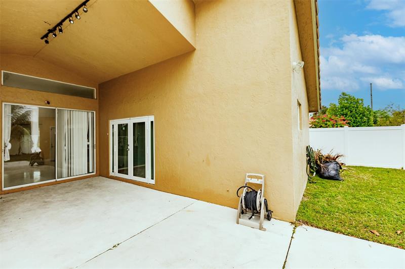 Image 11 of 42 For 5095 Rosen Blvd