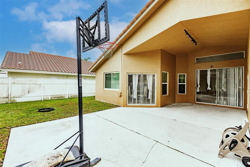 Image 15 of 42 For 5095 Rosen Blvd