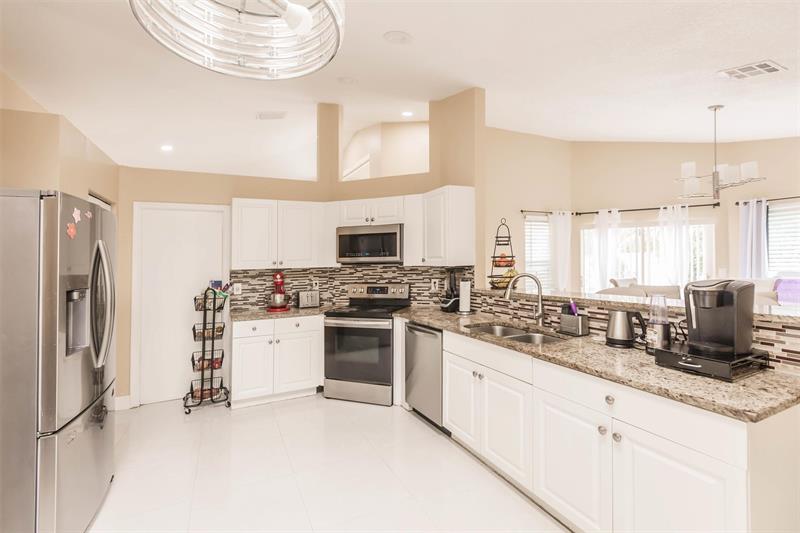 Image 17 of 42 For 5095 Rosen Blvd