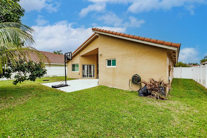 Image 8 of 42 For 5095 Rosen Blvd