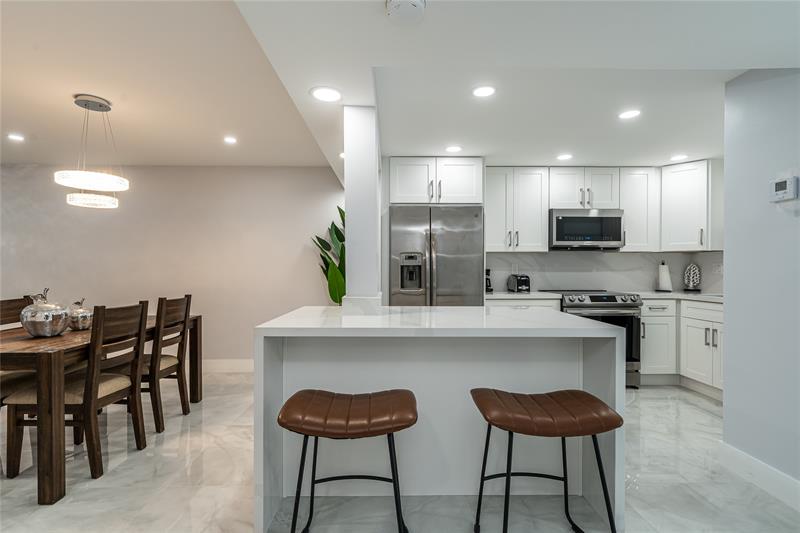 Image 11 of 64 For 9523 Hollybrook Lake Dr  102
