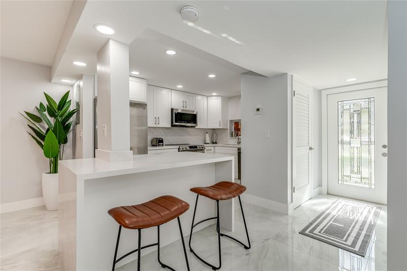 Image 12 of 64 For 9523 Hollybrook Lake Dr  102