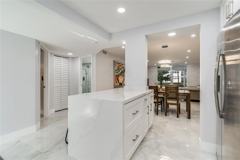 Image 15 of 64 For 9523 Hollybrook Lake Dr  102