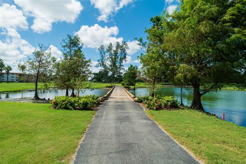 Image 27 of 64 For 9523 Hollybrook Lake Dr  102