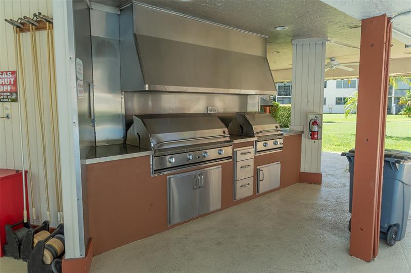 Image 31 of 64 For 9523 Hollybrook Lake Dr  102