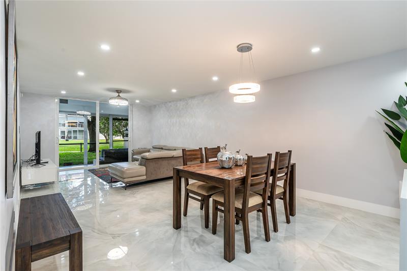 Image 6 of 64 For 9523 Hollybrook Lake Dr  102