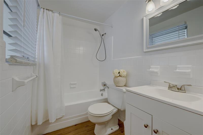 Image 20 of 32 For 2735 Adams St