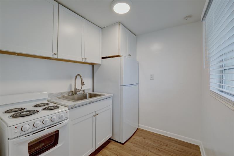 Image 21 of 32 For 2735 Adams St