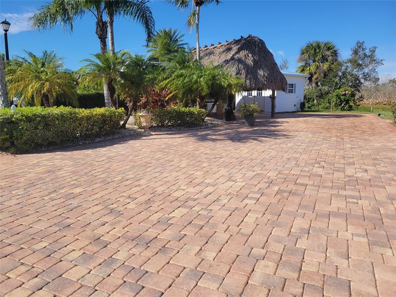 Image 3 of 10 For 605 40th Cove