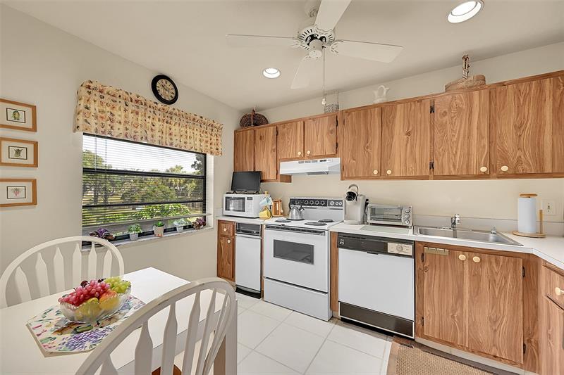 Image 16 of 30 For 9272 Vista Del Lago  28f