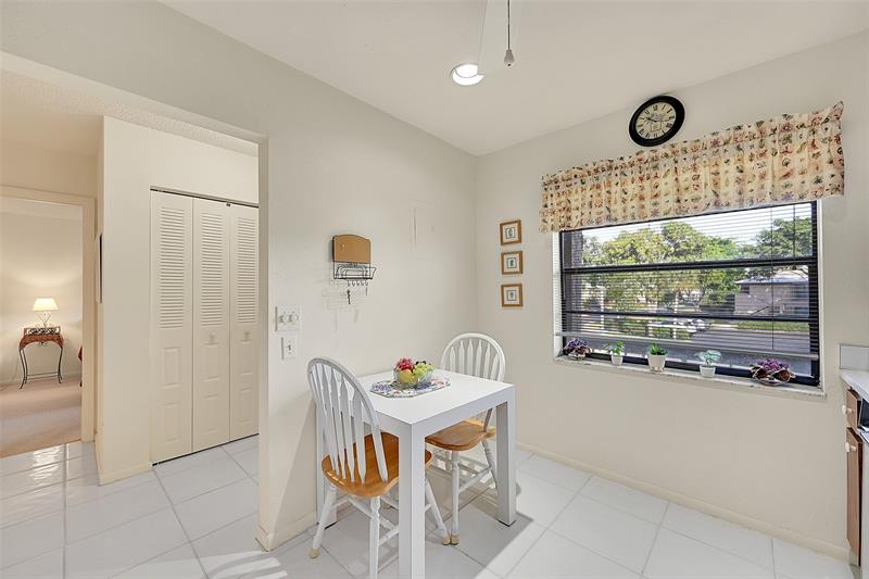 Image 17 of 30 For 9272 Vista Del Lago  28f