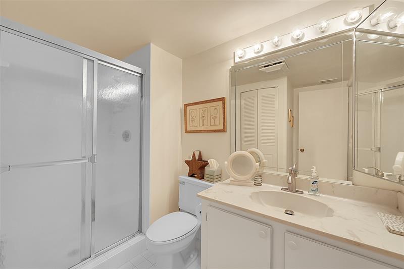 Image 20 of 30 For 9272 Vista Del Lago  28f