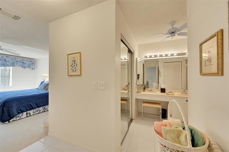 Image 24 of 30 For 9272 Vista Del Lago  28f