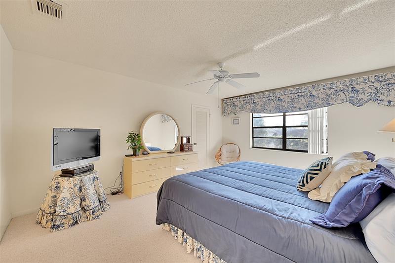 Image 26 of 30 For 9272 Vista Del Lago  28f