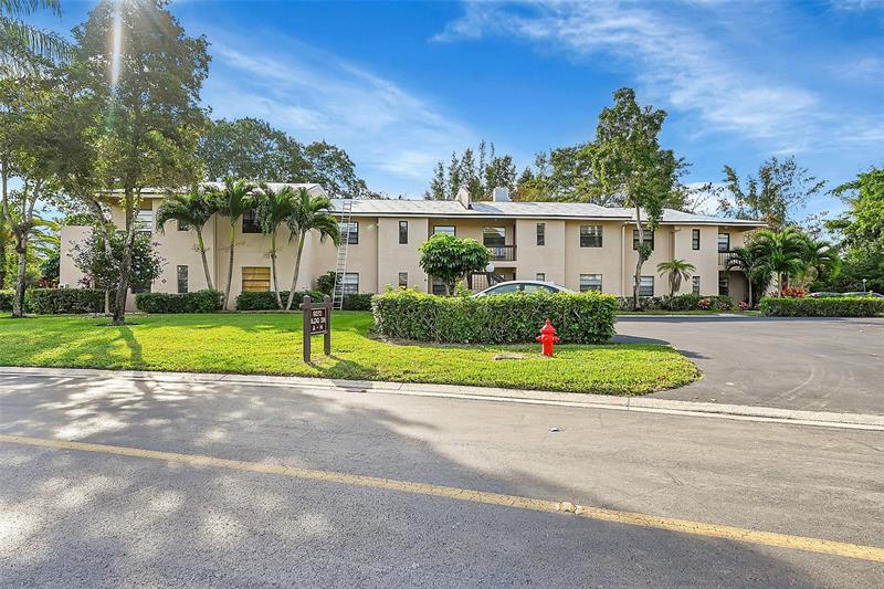 Image 3 of 30 For 9272 Vista Del Lago  28f