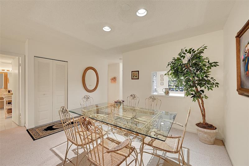 Image 7 of 30 For 9272 Vista Del Lago  28f