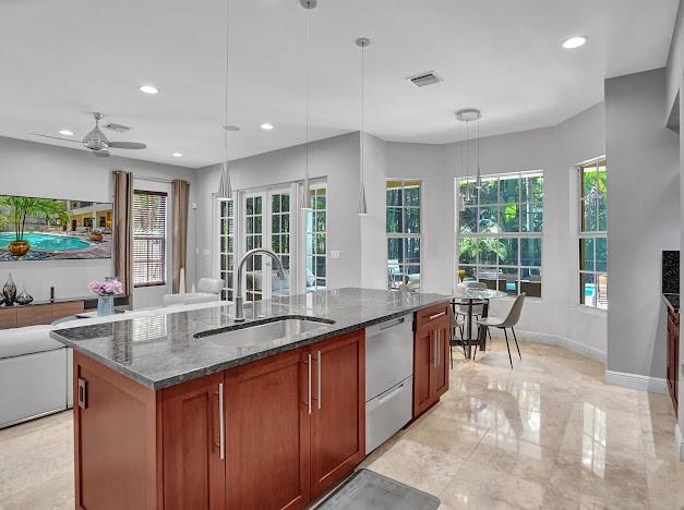 Image 11 of 82 For 132 21st Ct  