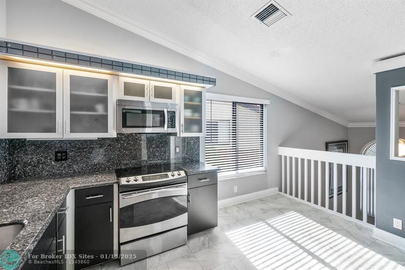 Image 10 of 52 For 10772 Bahama Palm Way  202