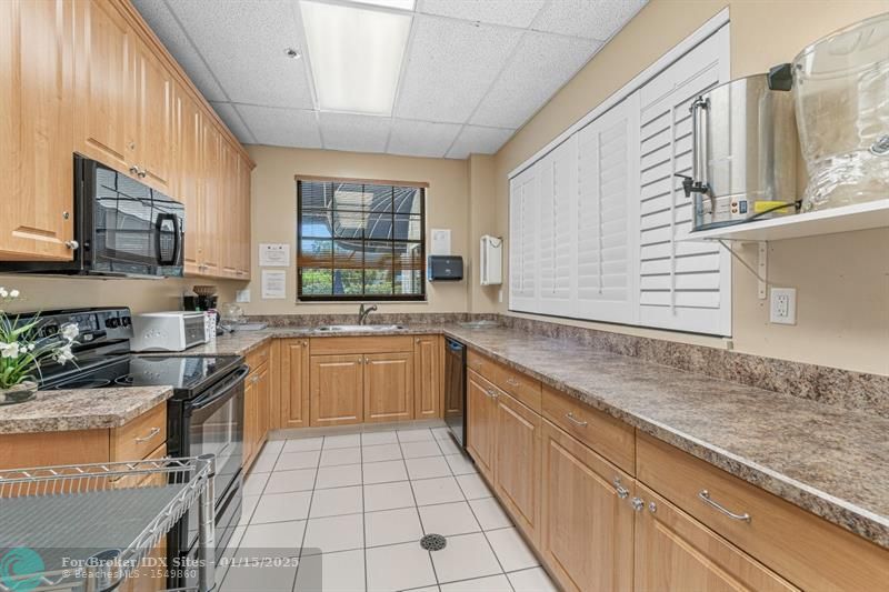 Image 41 of 52 For 10772 Bahama Palm Way  202