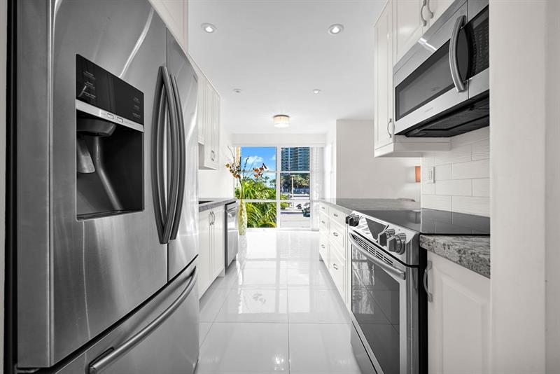 Image 12 of 36 For 17620 Atlantic Blvd  302