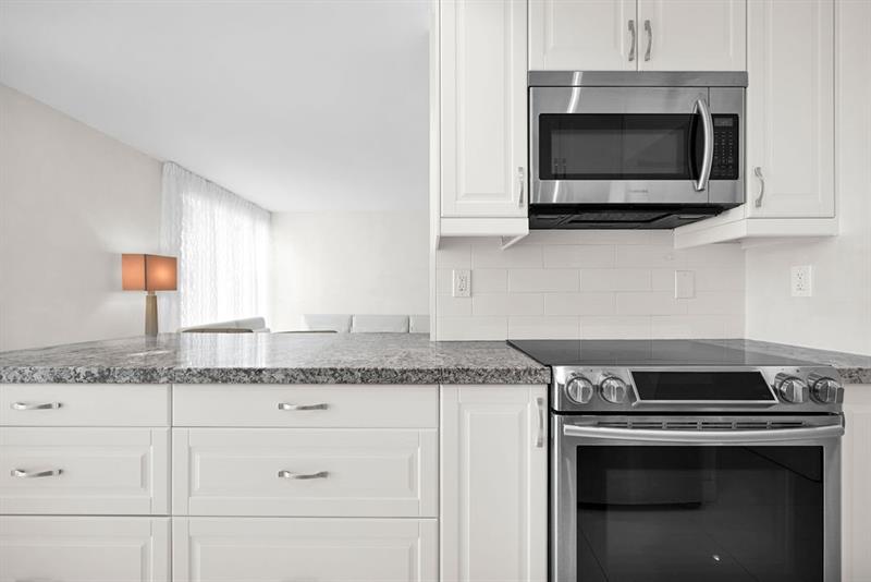 Image 15 of 36 For 17620 Atlantic Blvd  302
