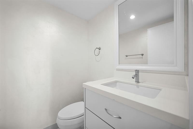 Image 17 of 36 For 17620 Atlantic Blvd  302