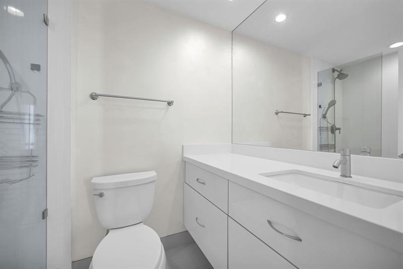 Image 24 of 36 For 17620 Atlantic Blvd  302