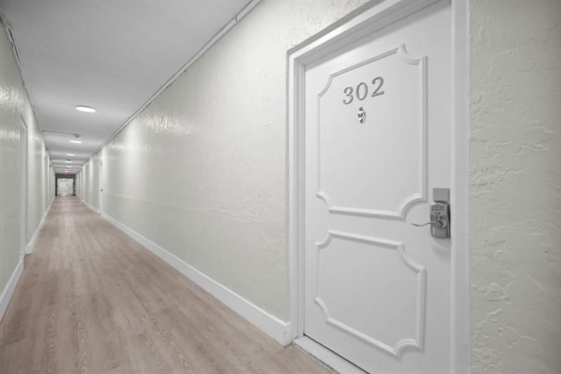 Image 26 of 36 For 17620 Atlantic Blvd  302