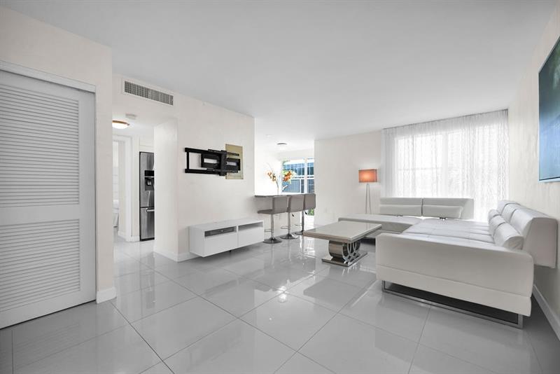 Image 3 of 36 For 17620 Atlantic Blvd  302