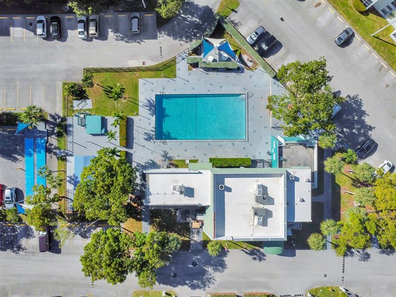 Image 31 of 36 For 17620 Atlantic Blvd  302