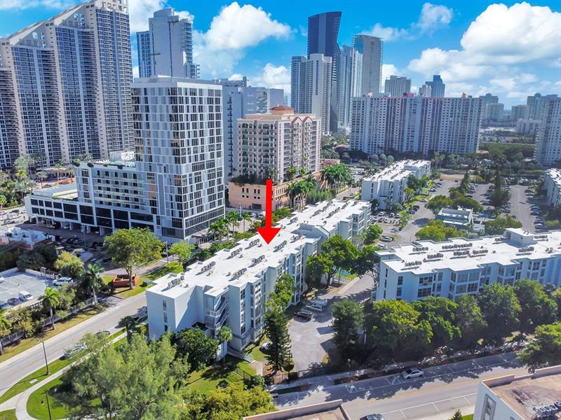 Image 34 of 36 For 17620 Atlantic Blvd  302