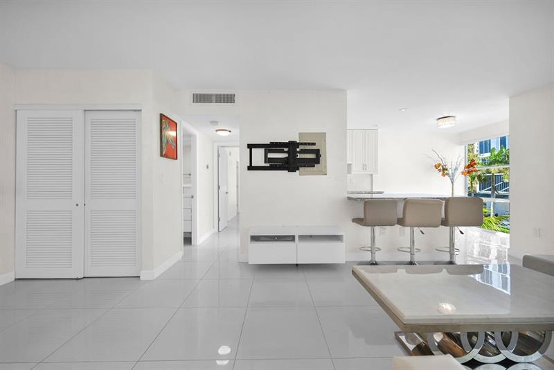Image 4 of 36 For 17620 Atlantic Blvd  302