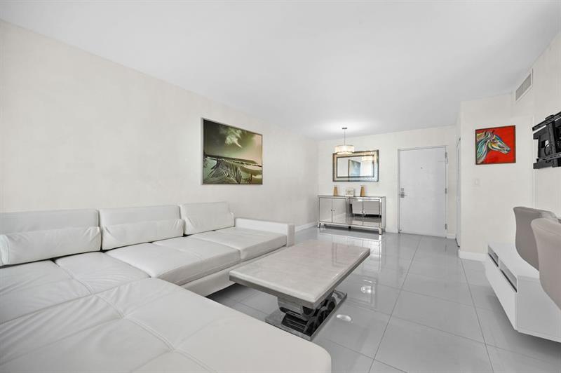 Image 6 of 36 For 17620 Atlantic Blvd  302