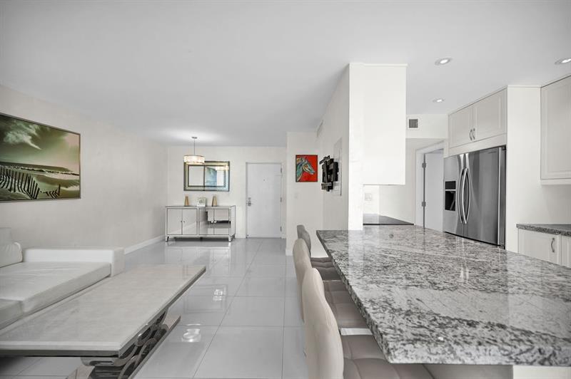 Image 8 of 36 For 17620 Atlantic Blvd  302