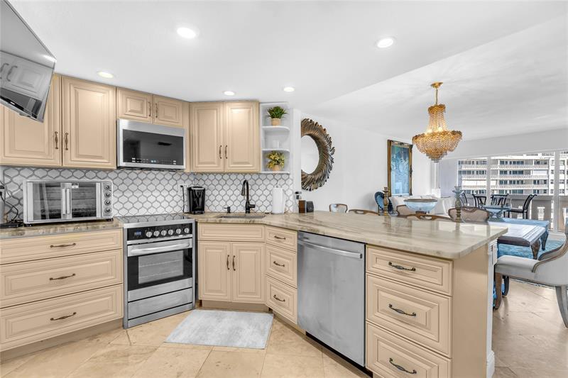 Image 10 of 15 For 2100 Ocean Dr  15b