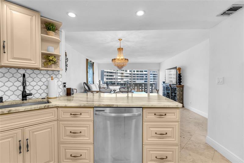 Image 11 of 15 For 2100 Ocean Dr  15b