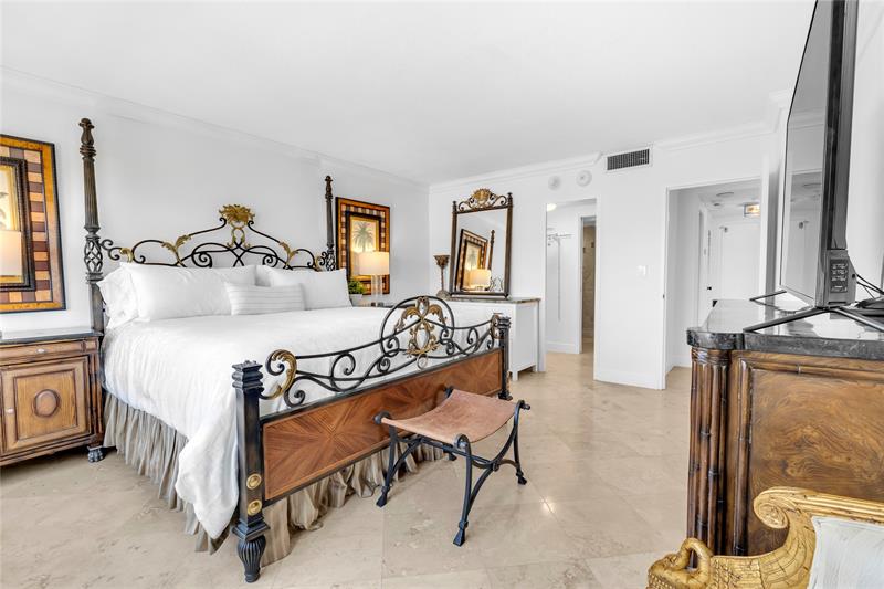 Image 14 of 15 For 2100 Ocean Dr  15b