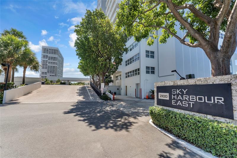 Image 4 of 15 For 2100 Ocean Dr  15b