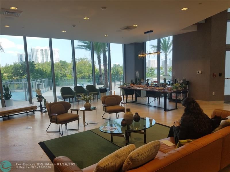 Image 22 of 45 For 16385 Biscayne Blvd  1018