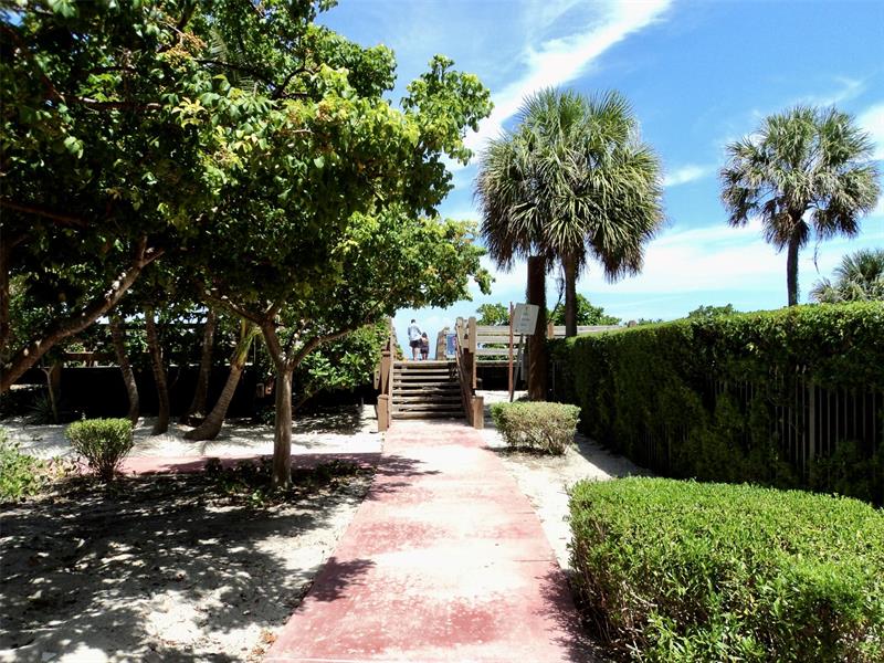 Image 27 of 29 For 2615 Collins Ave #26