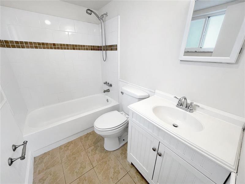 Image 7 of 13 For 1400 54th St  208