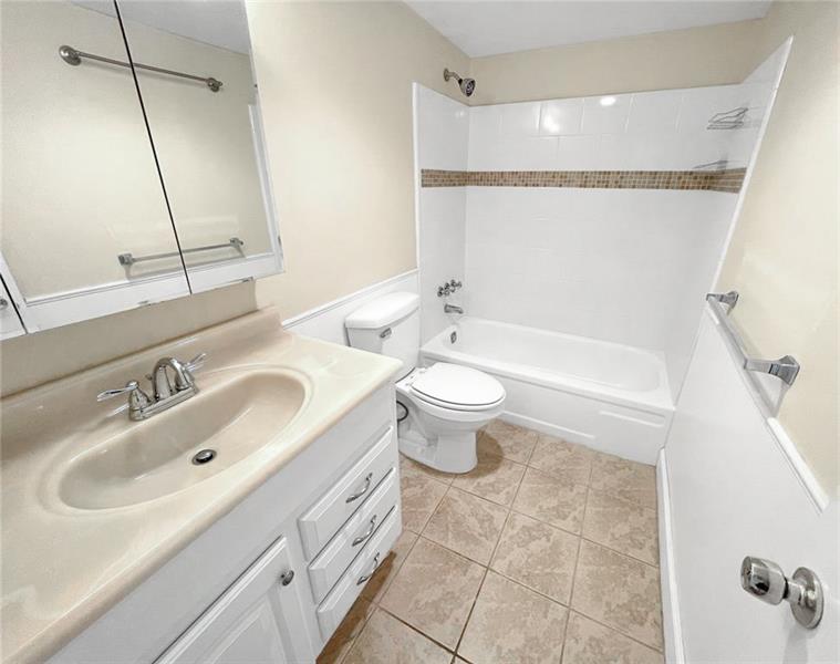 Image 9 of 13 For 1400 54th St  208