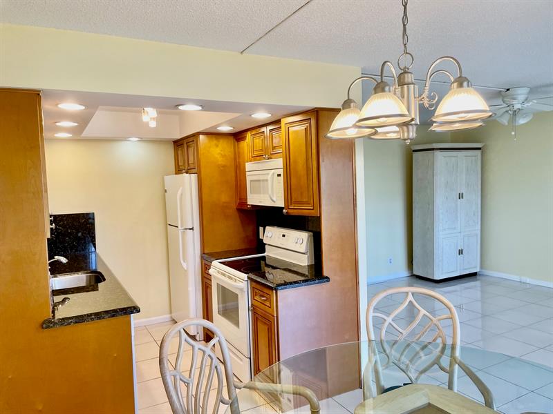 Image 5 of 17 For 1058 Exeter D  1058