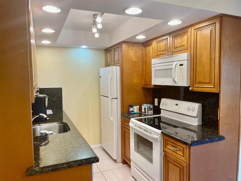 Image 6 of 17 For 1058 Exeter D  1058