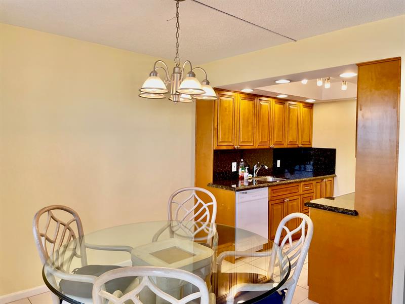 Image 7 of 17 For 1058 Exeter D  1058