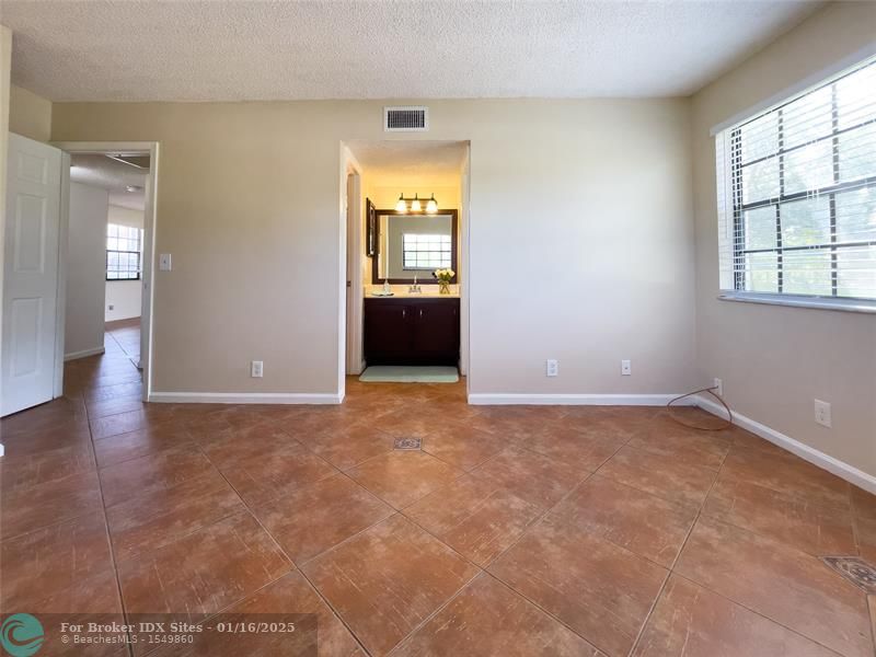 Image 18 of 20 For 4729 Oak Terrace Dr  4729