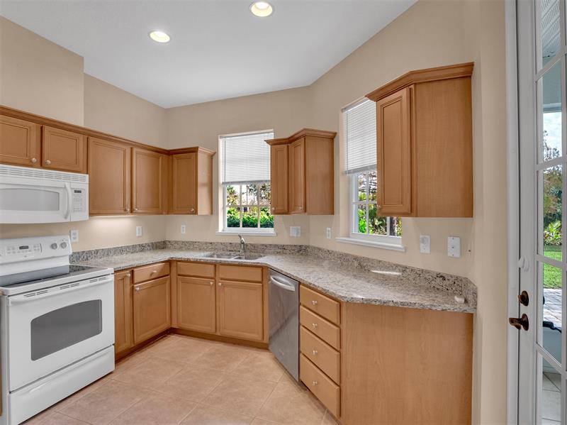 Image 11 of 33 For 2340 Water Oak Ct  211
