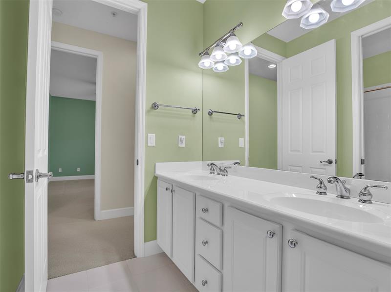 Image 19 of 33 For 2340 Water Oak Ct  211