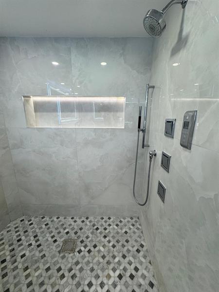 Image 13 of 61 For 2051 3rd St  406