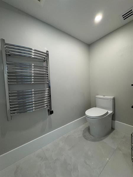 Image 15 of 61 For 2051 3rd St  406